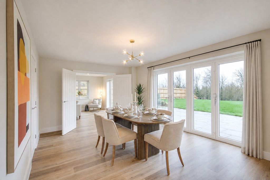 Property photo 3 of 7 Dining