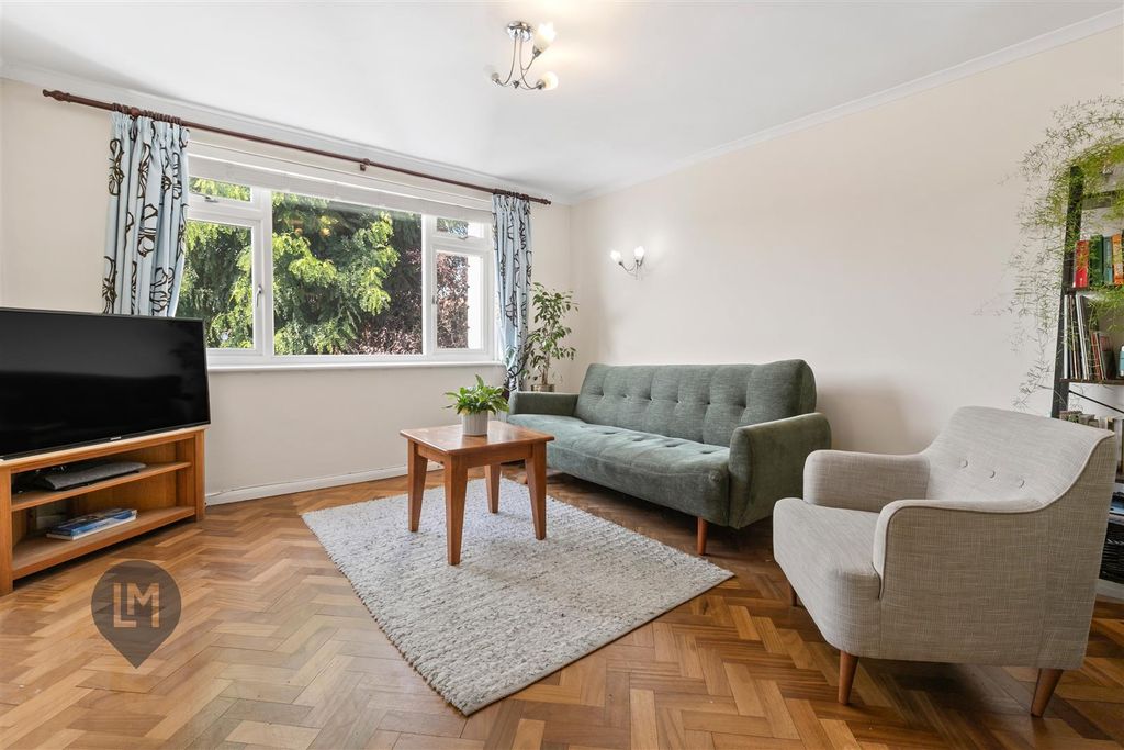 Property photo 1 of 6 Living/Dining Room