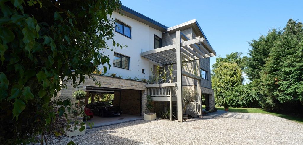 Property photo 1 of 37