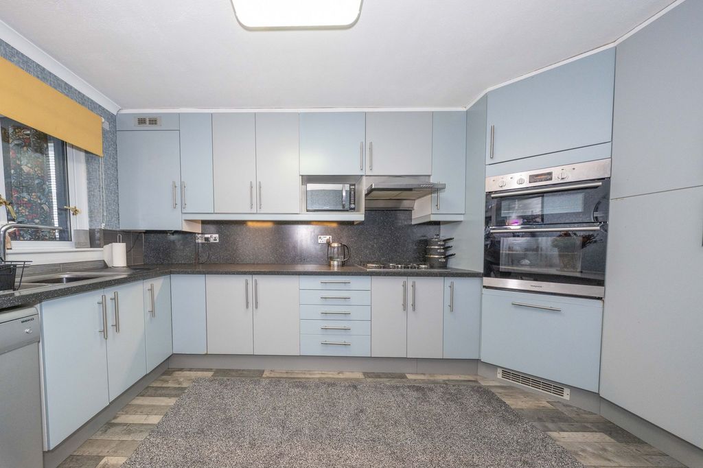 Property photo 3 of 24 Kitchen