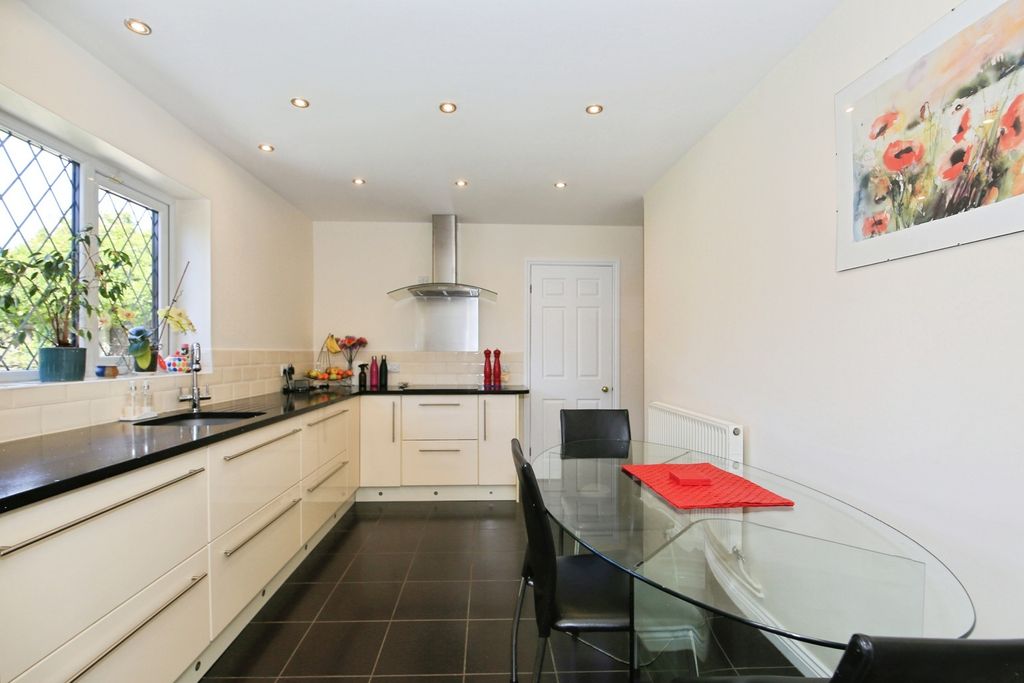 Property photo 3 of 18 Pbox-Img.Jpg