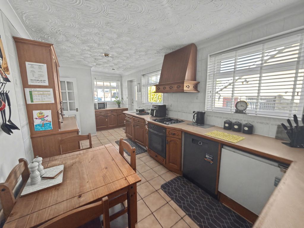 Property photo 3 of 14 Kitchen/Dining Room