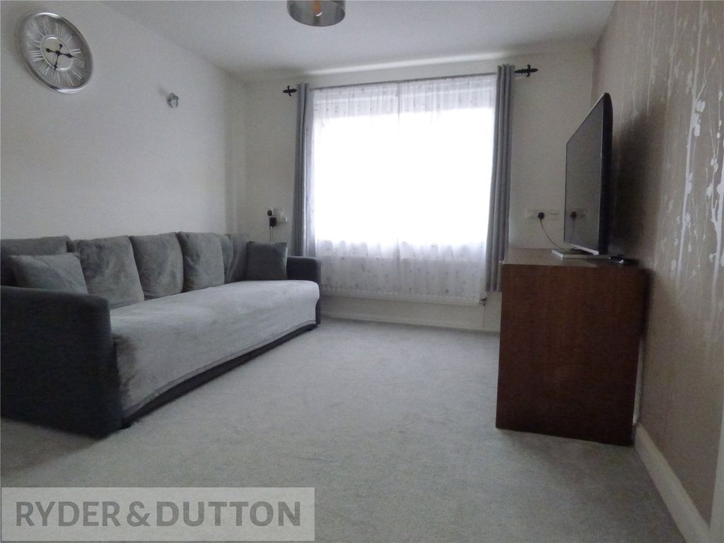 Property photo 2 of 11 Lounge