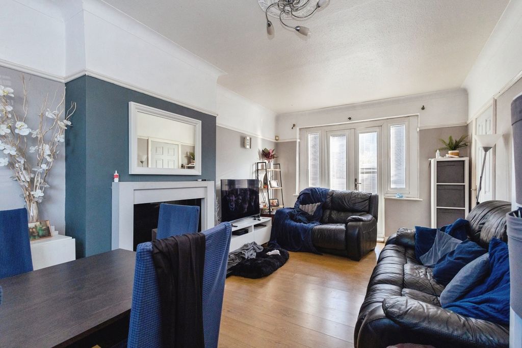 Property photo 3 of 17 Photo