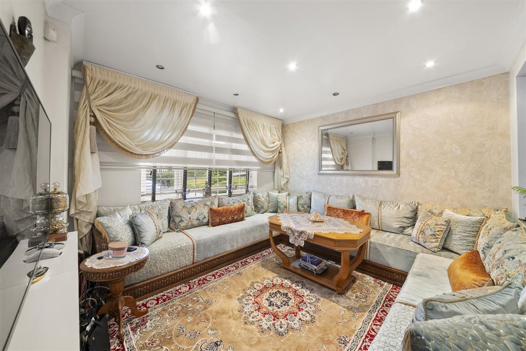 Property photo 2 of 20 1