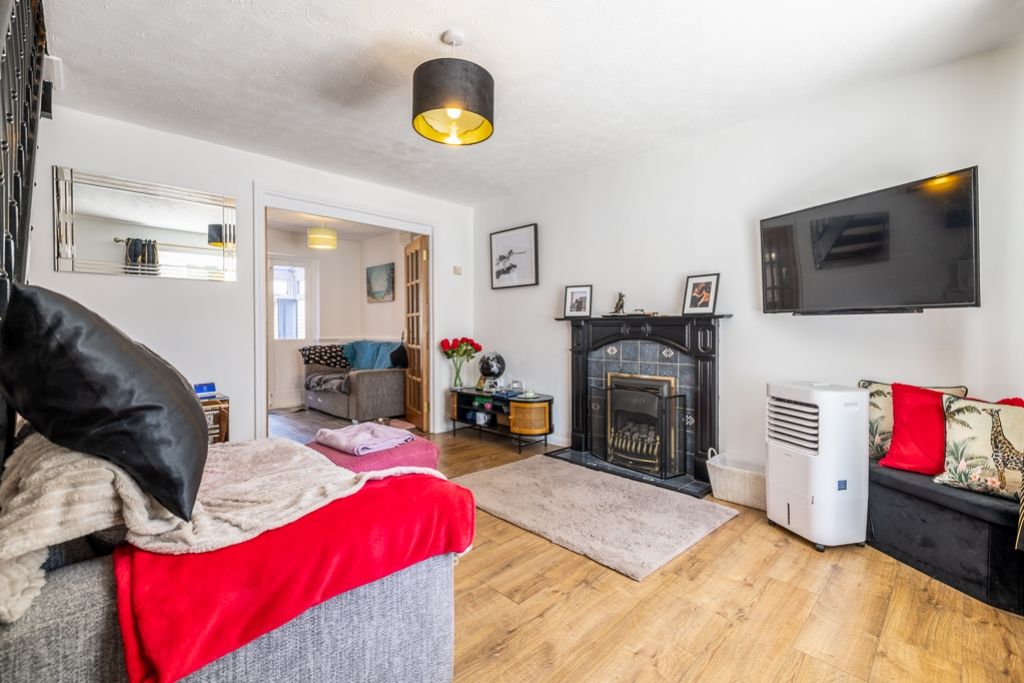 Property photo 2 of 24 42 The Graylings (Boston)-13