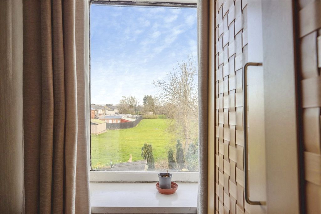 Property photo 2 of 17 Picture No. 31