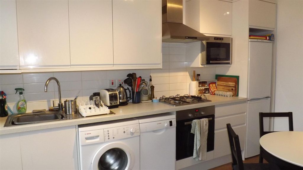 Property photo 2 of 7 Kitchen
