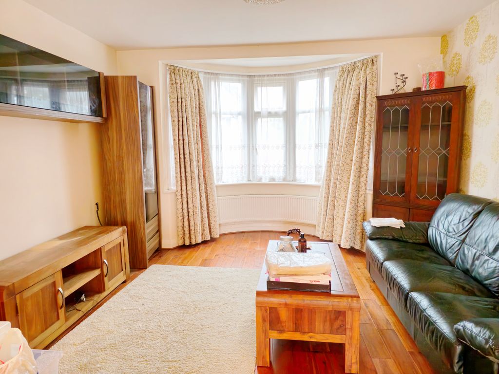 Property photo 3 of 11