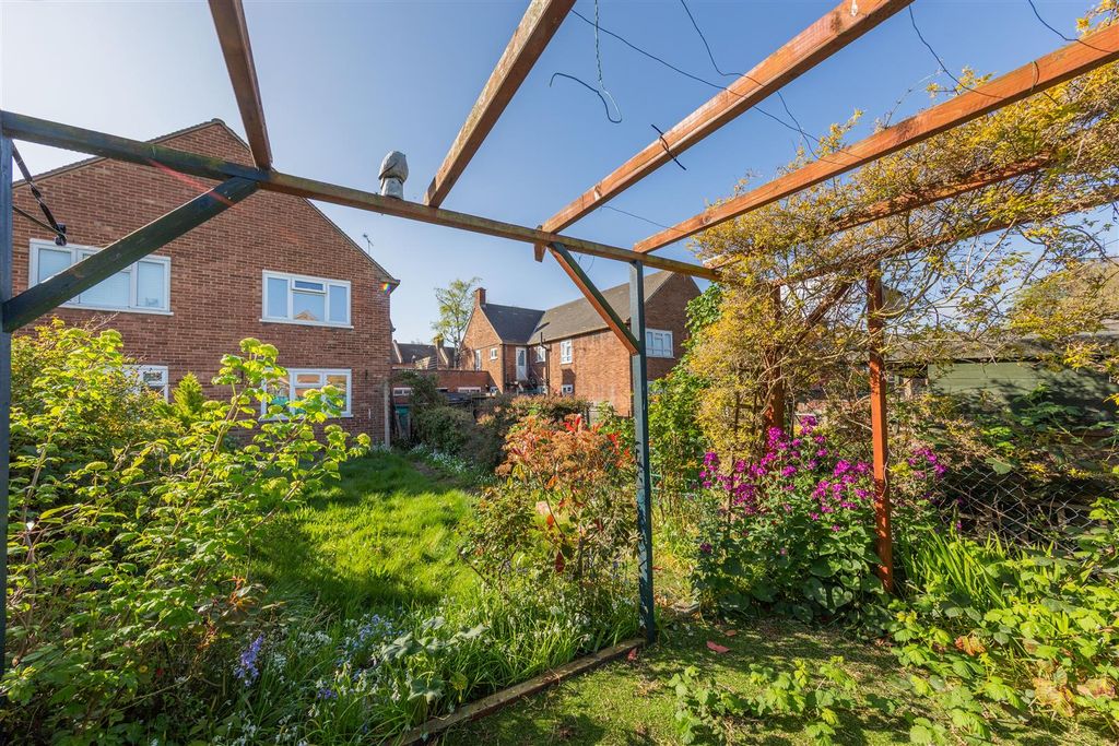 Property photo 3 of 15 Courtenay Road, E17