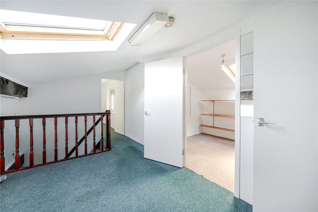 Property photo 3 of 23 Picture No. 02