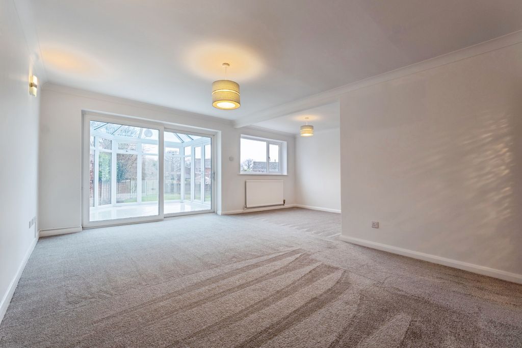 Property photo 2 of 23 Lounge