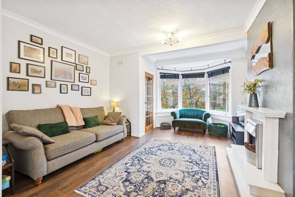 Property photo 2 of 27