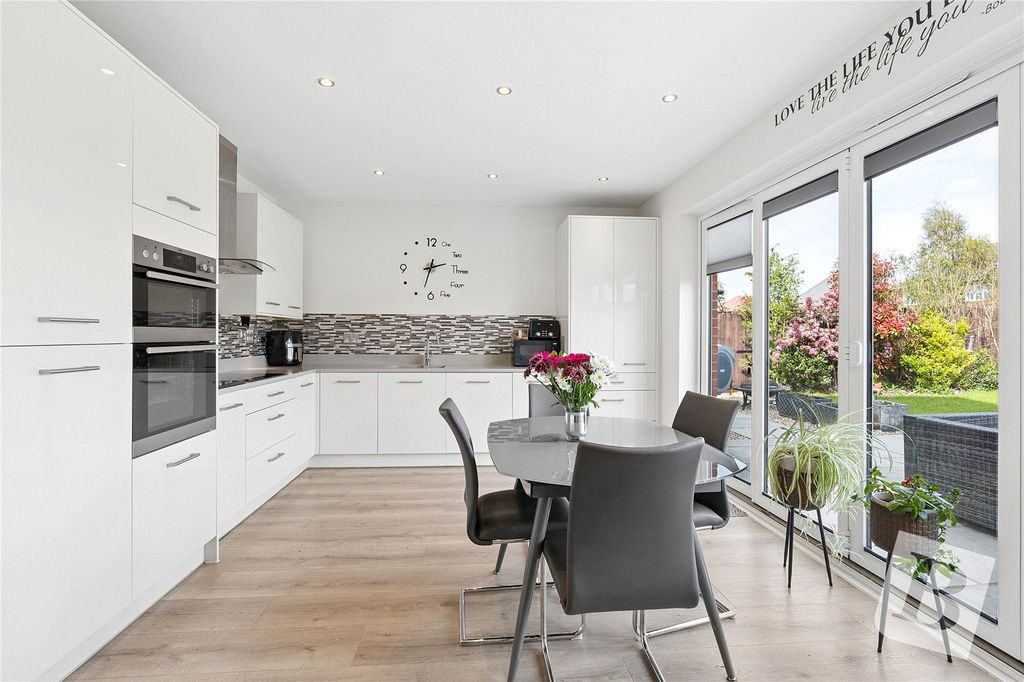 Property photo 3 of 20 Kitchen / Dining