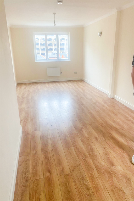 Property photo 1 of 8 (Main)