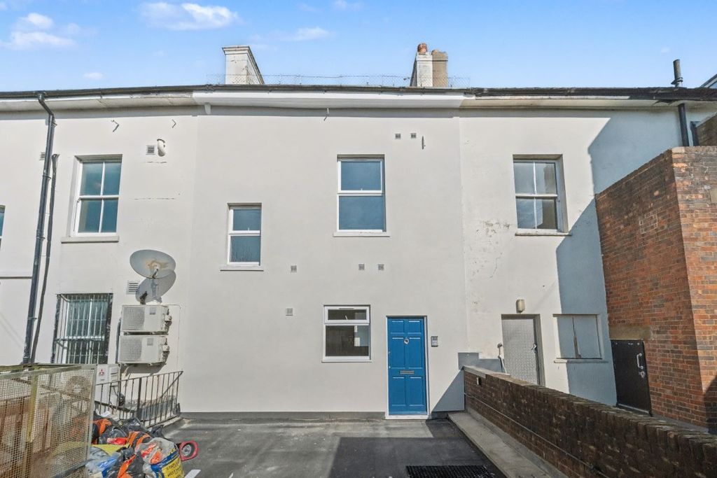 Property photo 2 of 24