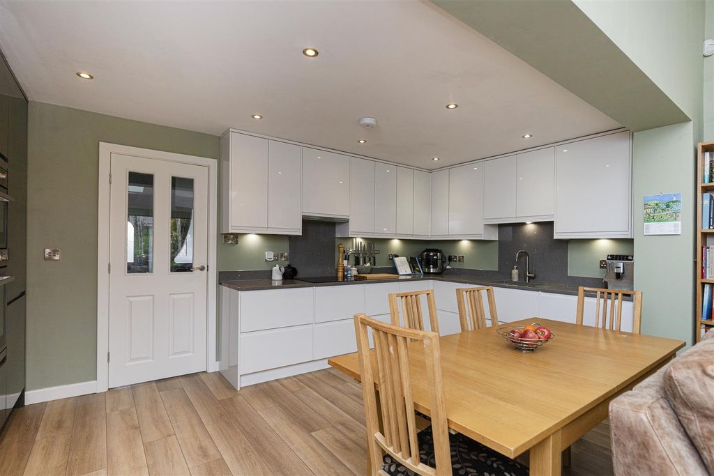 Property photo 2 of 37 Kitchen Living/Diner