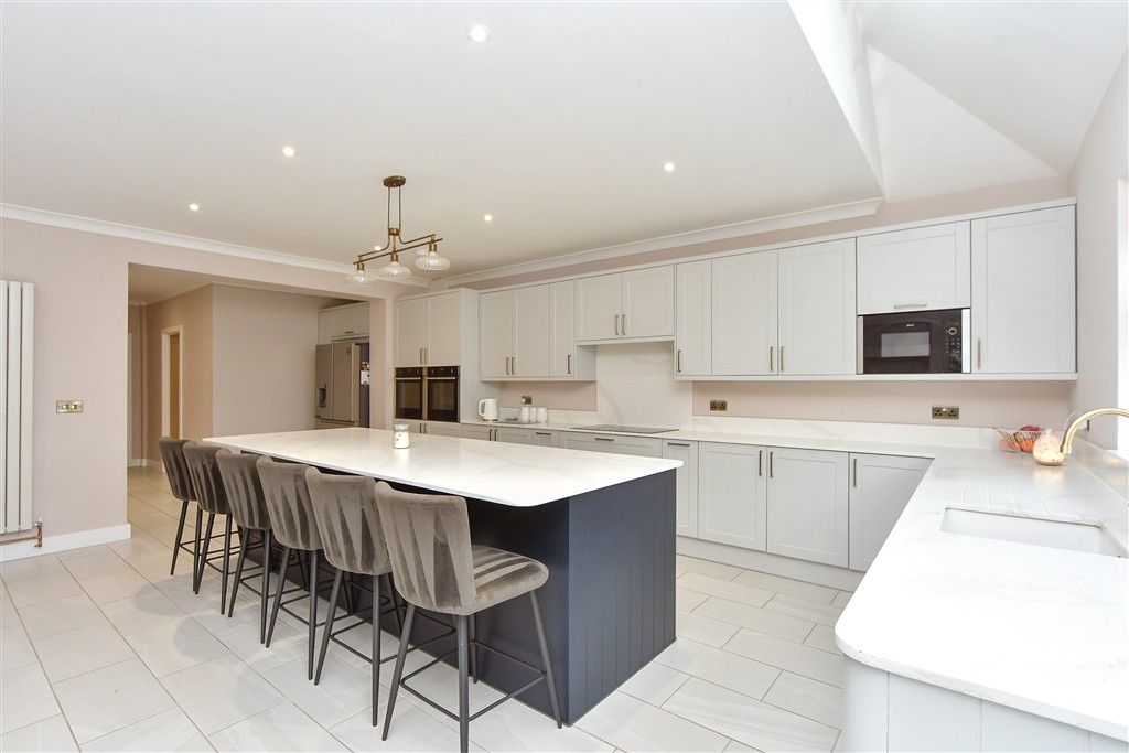 Property photo 2 of 17 Kitchen/Diner/Family Area