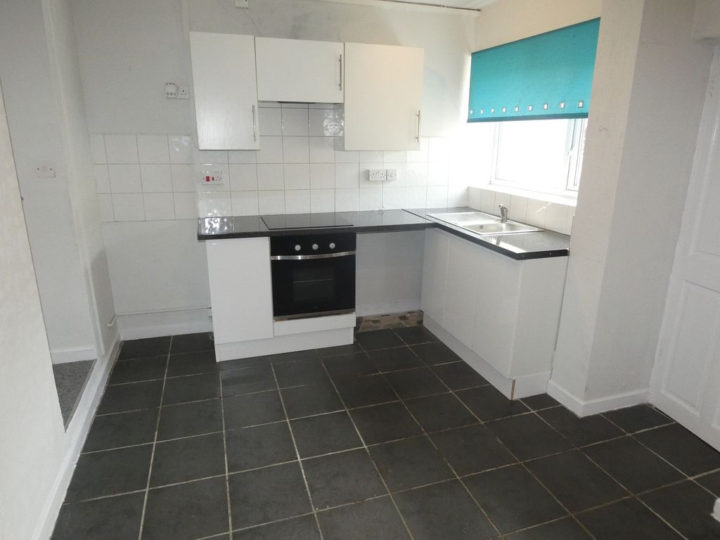 Property photo 3 of 9 Kitchen