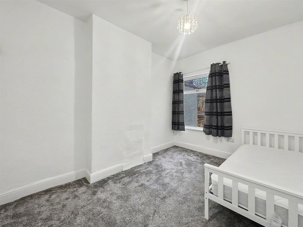 Property photo 3 of 15 011 Bed 2.Jpg