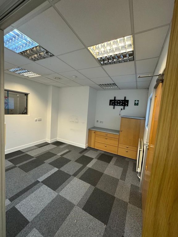 Property photo 2 of 9 Photo 5