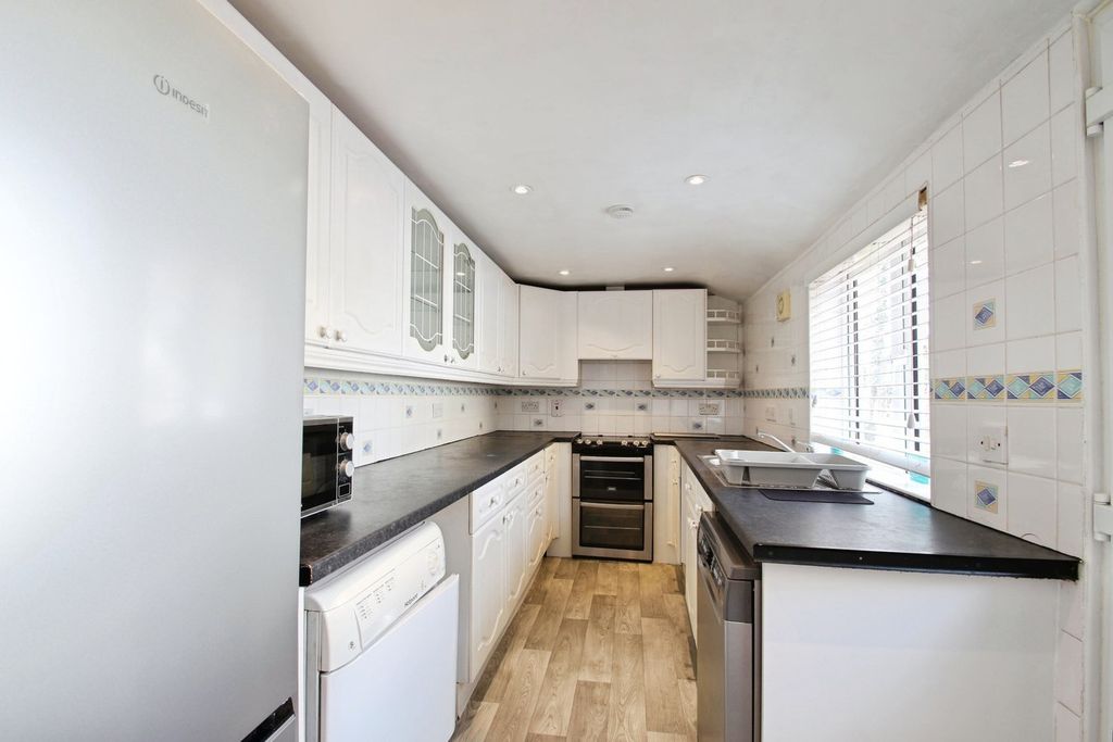 Property photo 2 of 25