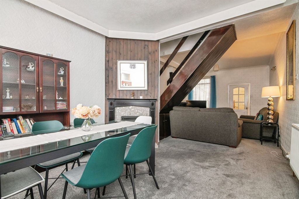 Property photo 2 of 19