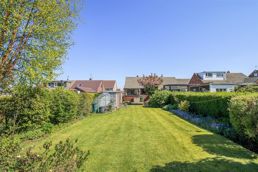 Property photo 2 of 11 Outside