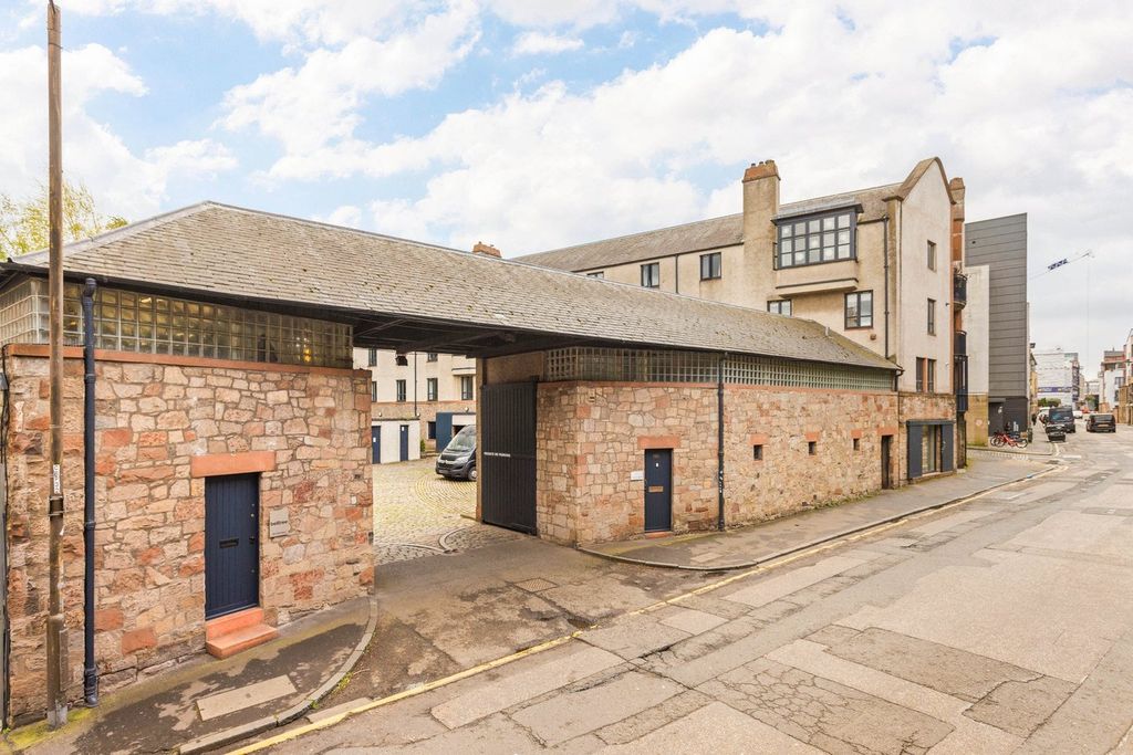 Property photo 1 of 25