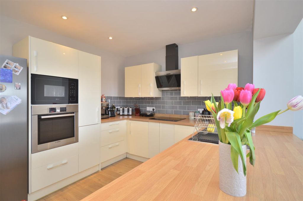 Property photo 2 of 18 Kitchen Area