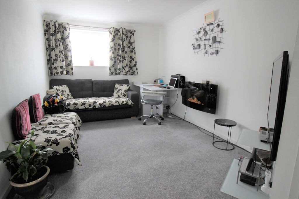 Property photo 3 of 5