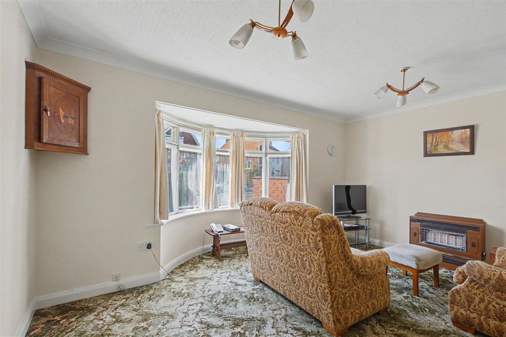 Property photo 2 of 18 Bay Fronted Lounge