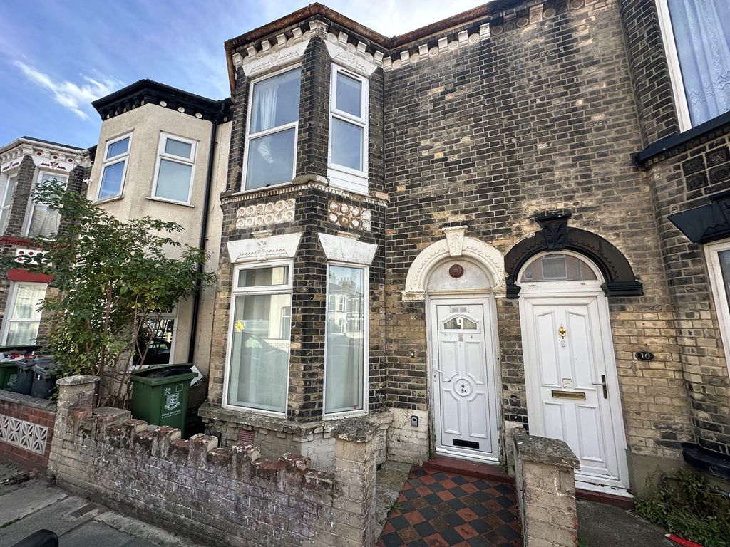 Property photo 1 of 7 Front