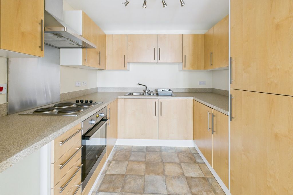 Property photo 3 of 11 Kitchen