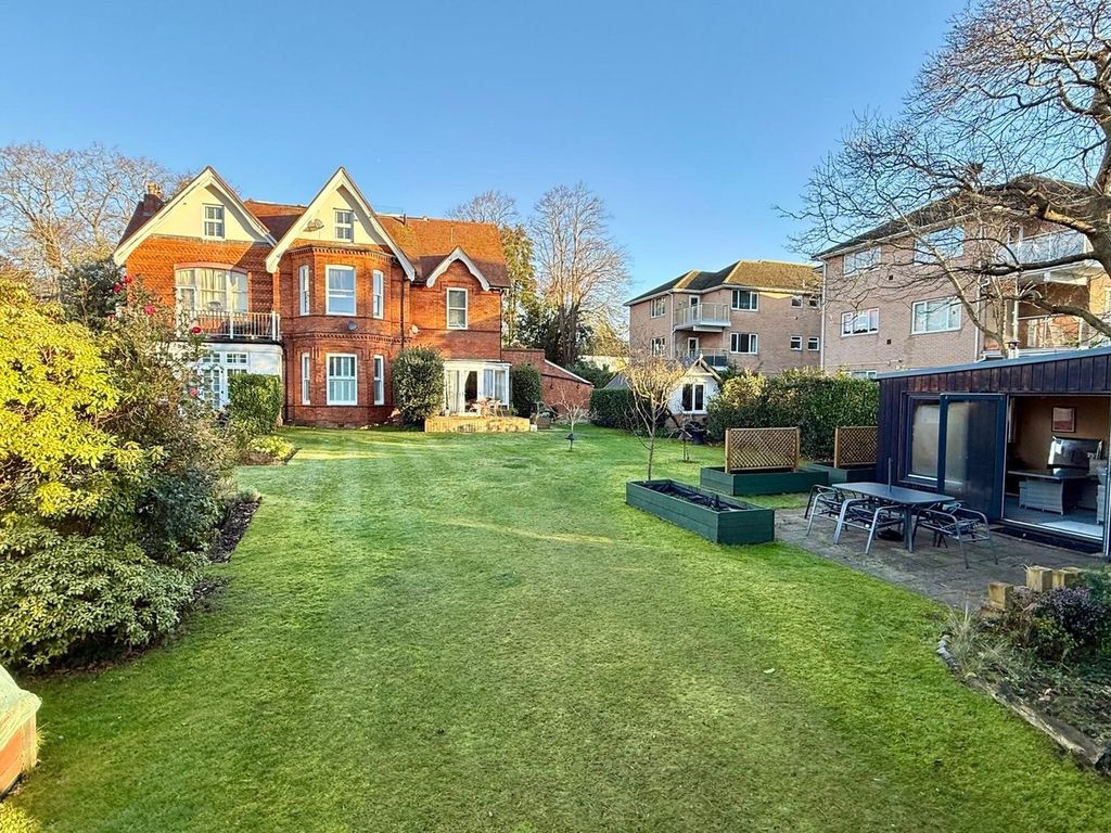 Property photo 2 of 25