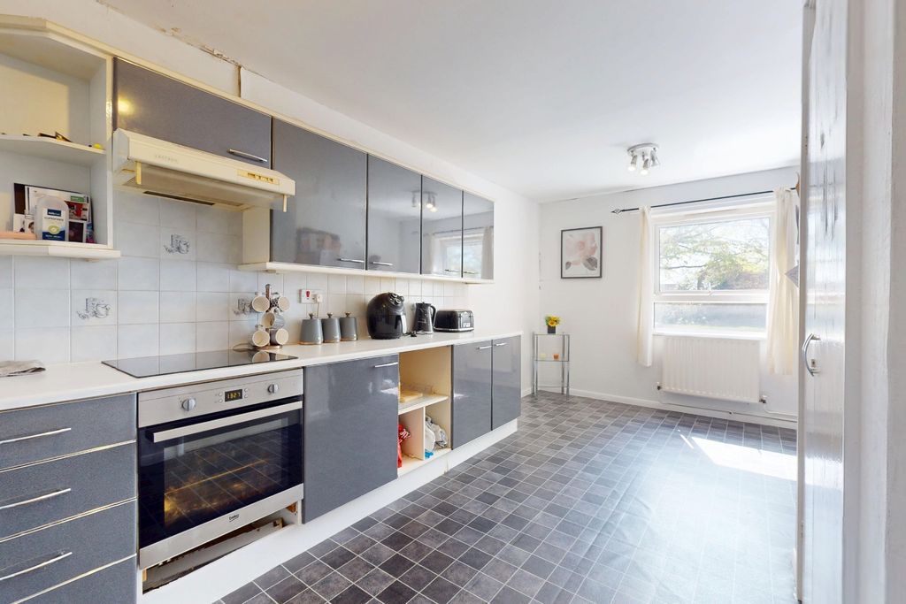 Property photo 2 of 8 5031161