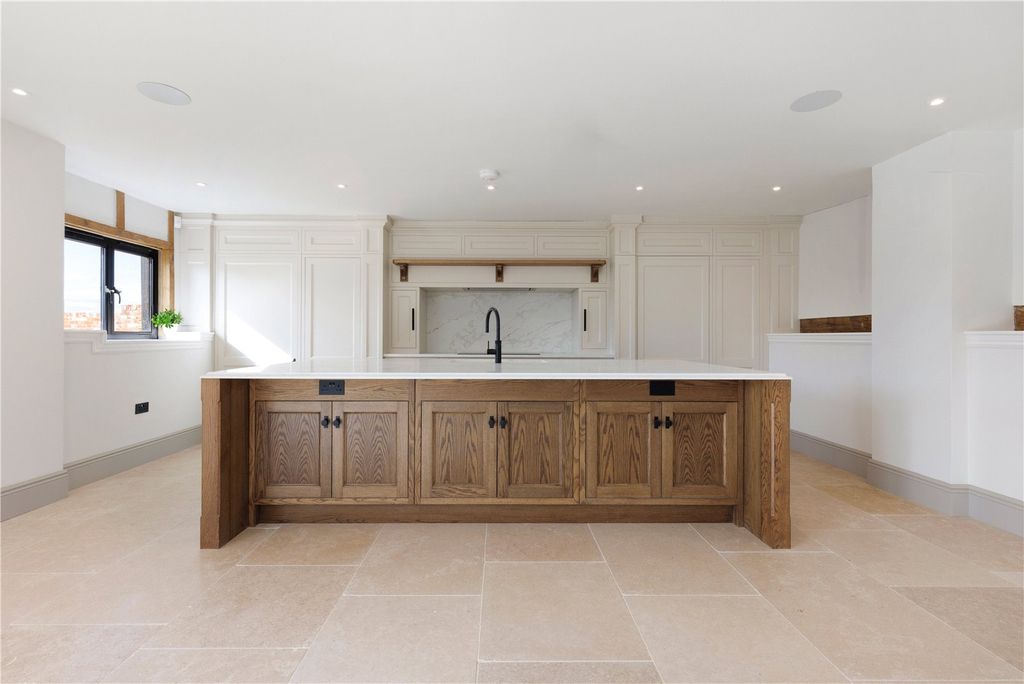 Property photo 2 of 31 Picture No. 15