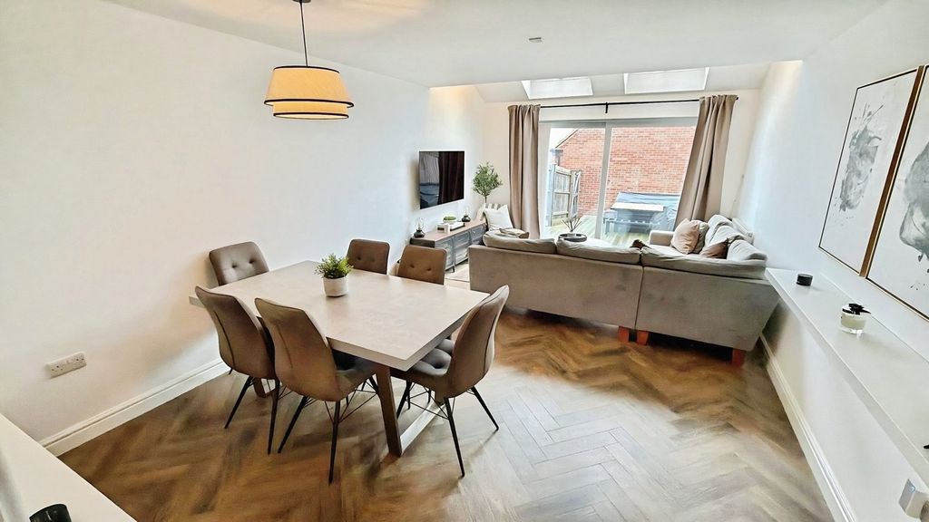 Property photo 2 of 18 Pbox-Img.Jpg