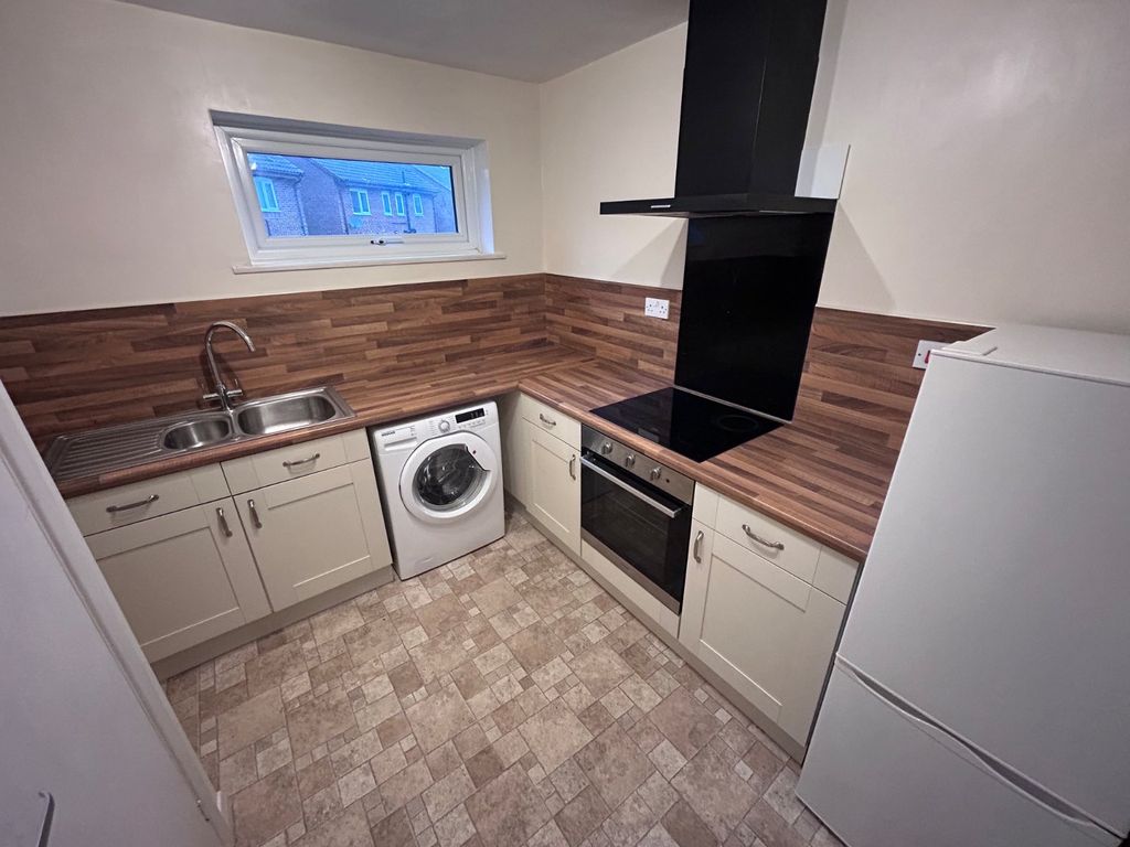 Property photo 2 of 10 Kitchen