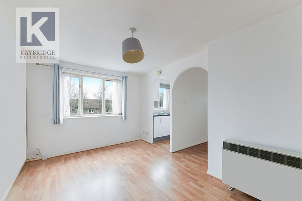 Property photo 2 of 12 Percy Gardens, Worcester Park