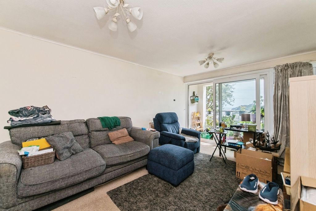 Property photo 3 of 16 Pbox-Img.Jpg