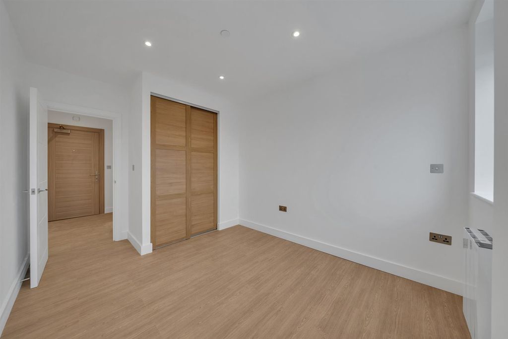 Property photo 3 of 13 Flat 603 -2.Jpg