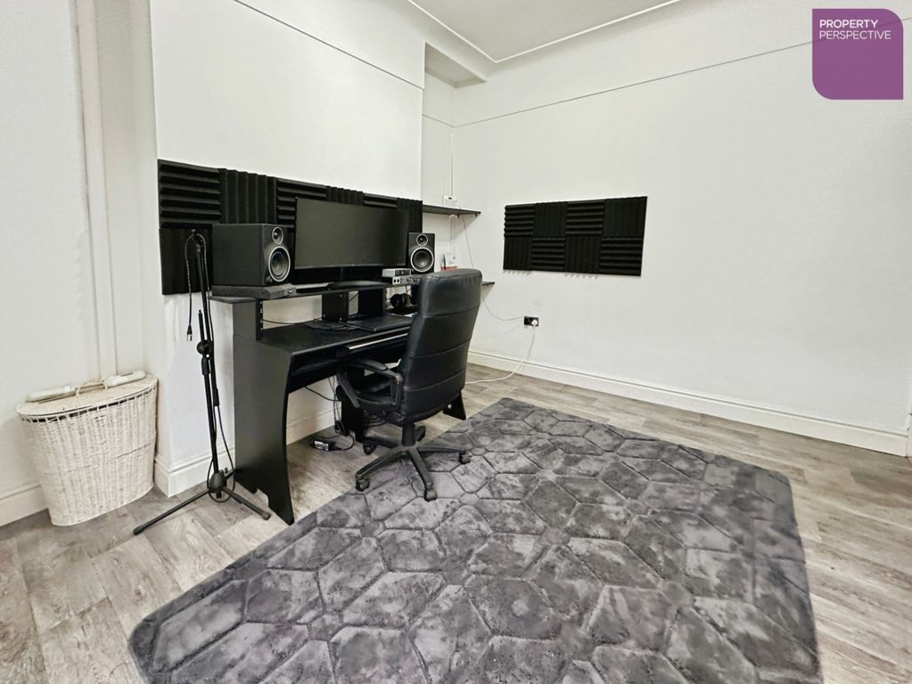 Property photo 3 of 9 Dining Area