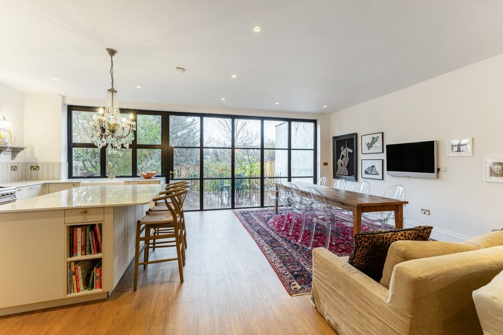 Property photo 3 of 17 101426_