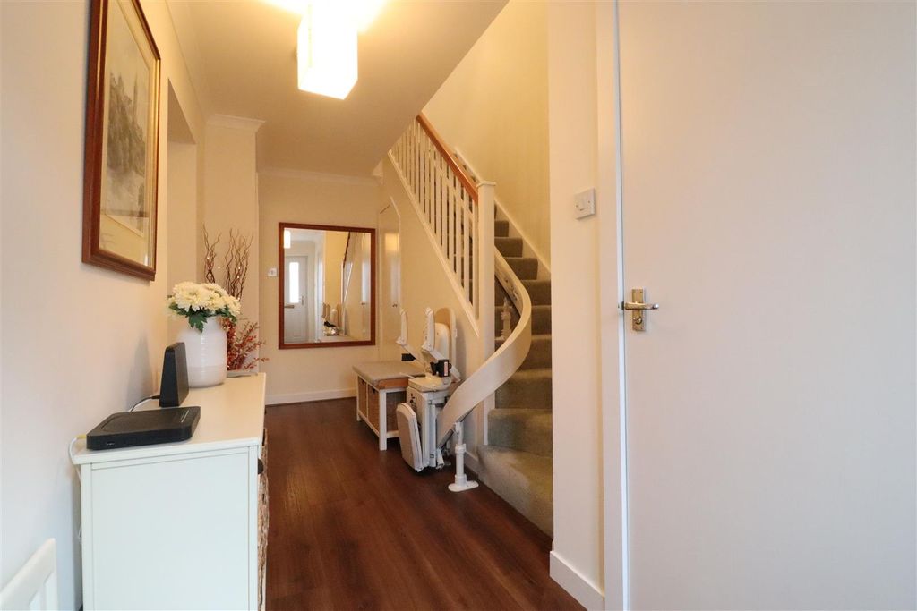 Property photo 2 of 33 Ent Hall.Jpg