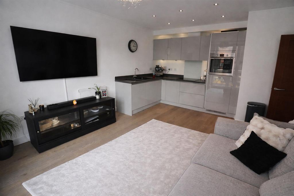 Property photo 3 of 15 B05709F0-7B13-43A1-89c7-4A567E993F16.Png