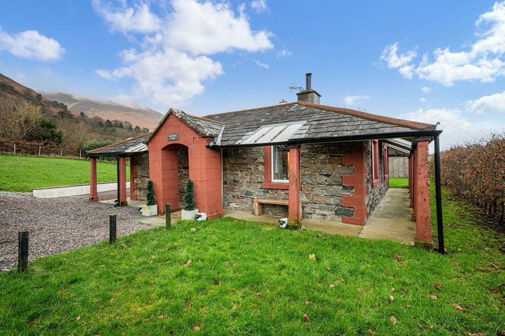 Property photo 2 of 27