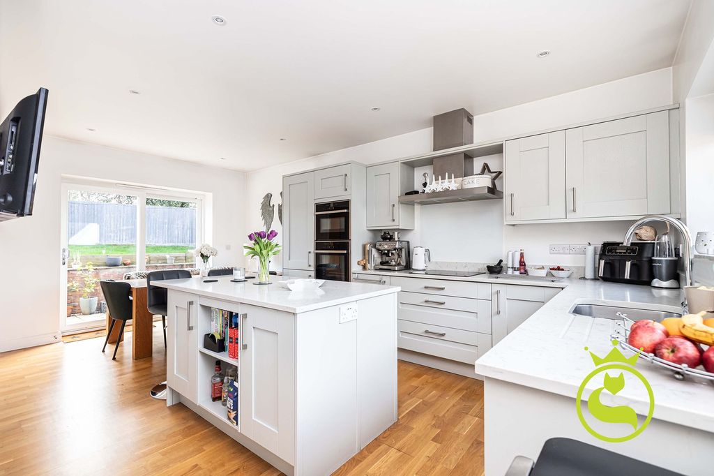 Property photo 2 of 31