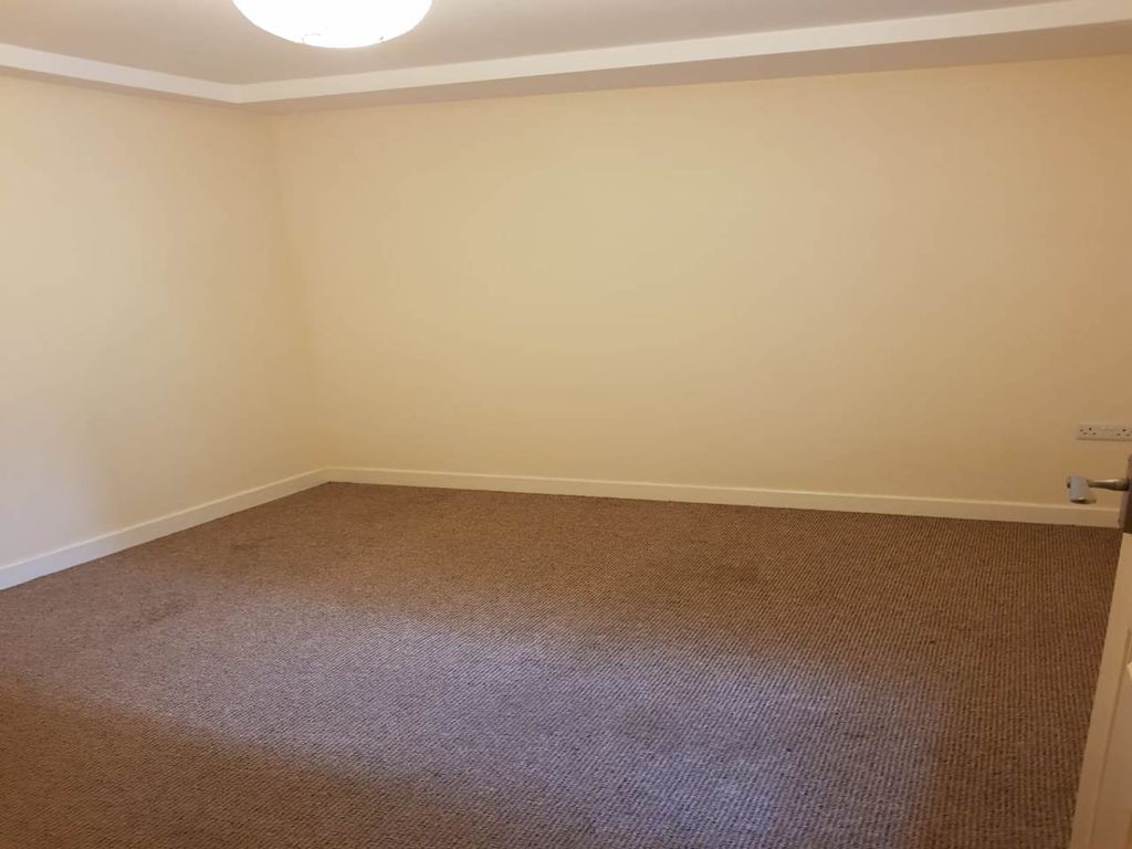 Property photo 3 of 12 5F9A2229-8Ea0-4458-Bbb9-04B1Eb8421ce