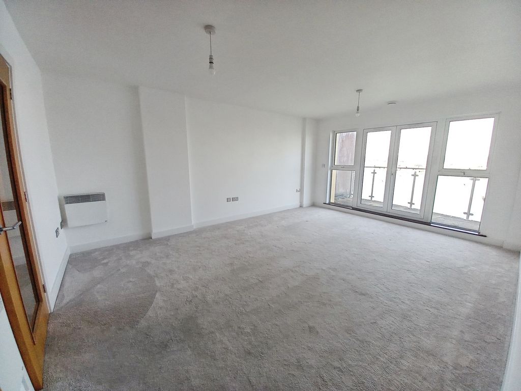 Property photo 2 of 15 Lounge
